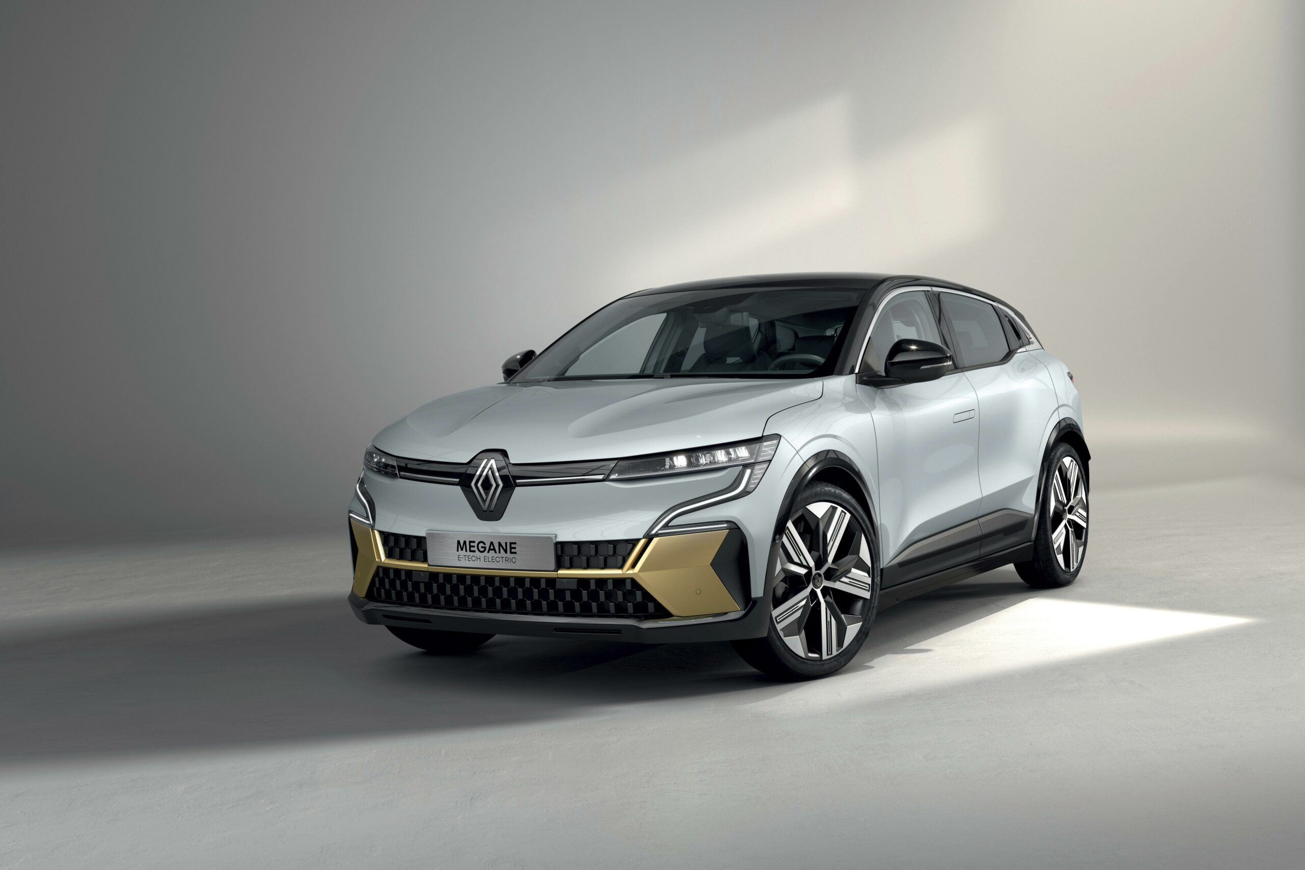 RENAULT MEGANE E-TECH STANDARD CHARGE EQUILIBRE R130